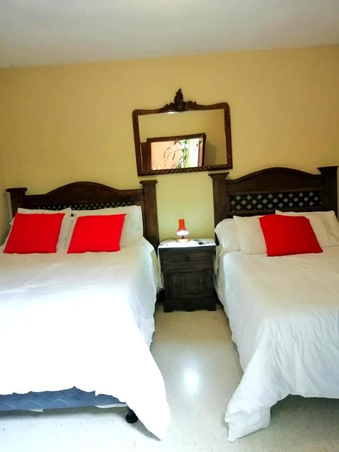 Casa De Leon Hotel Antigua Exterior photo