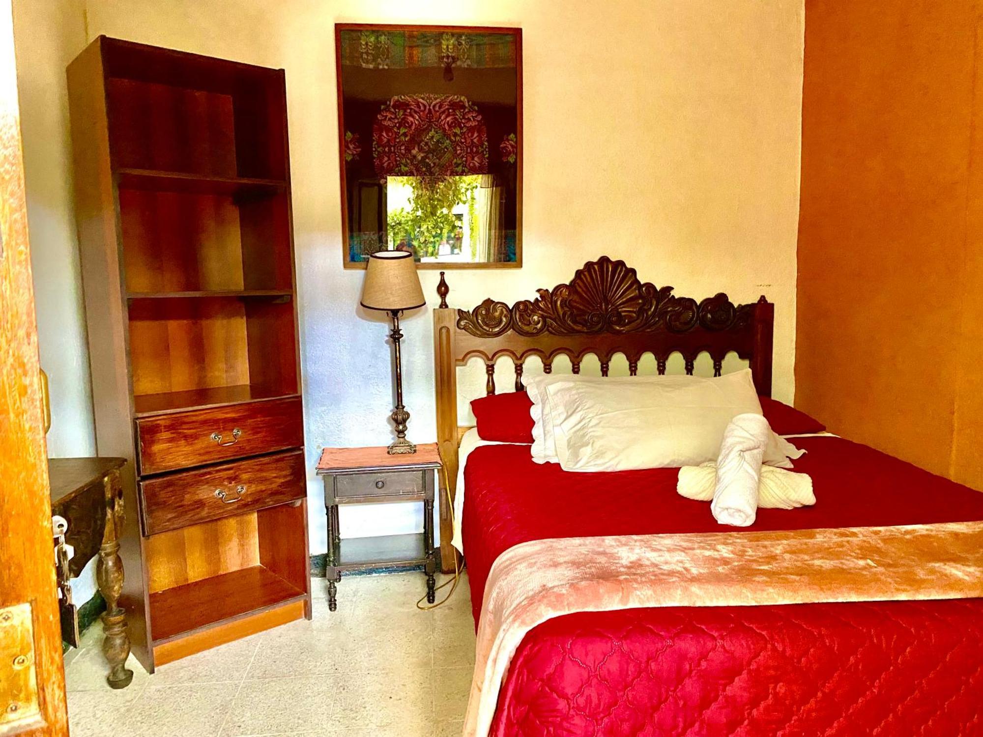 Casa De Leon Hotel Antigua Exterior photo